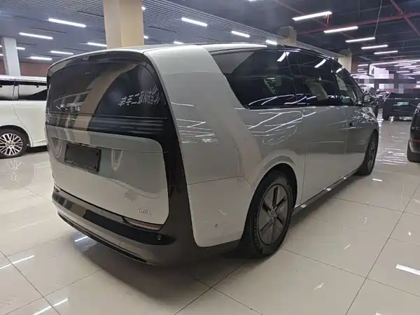 Li Auto MEGA 2024