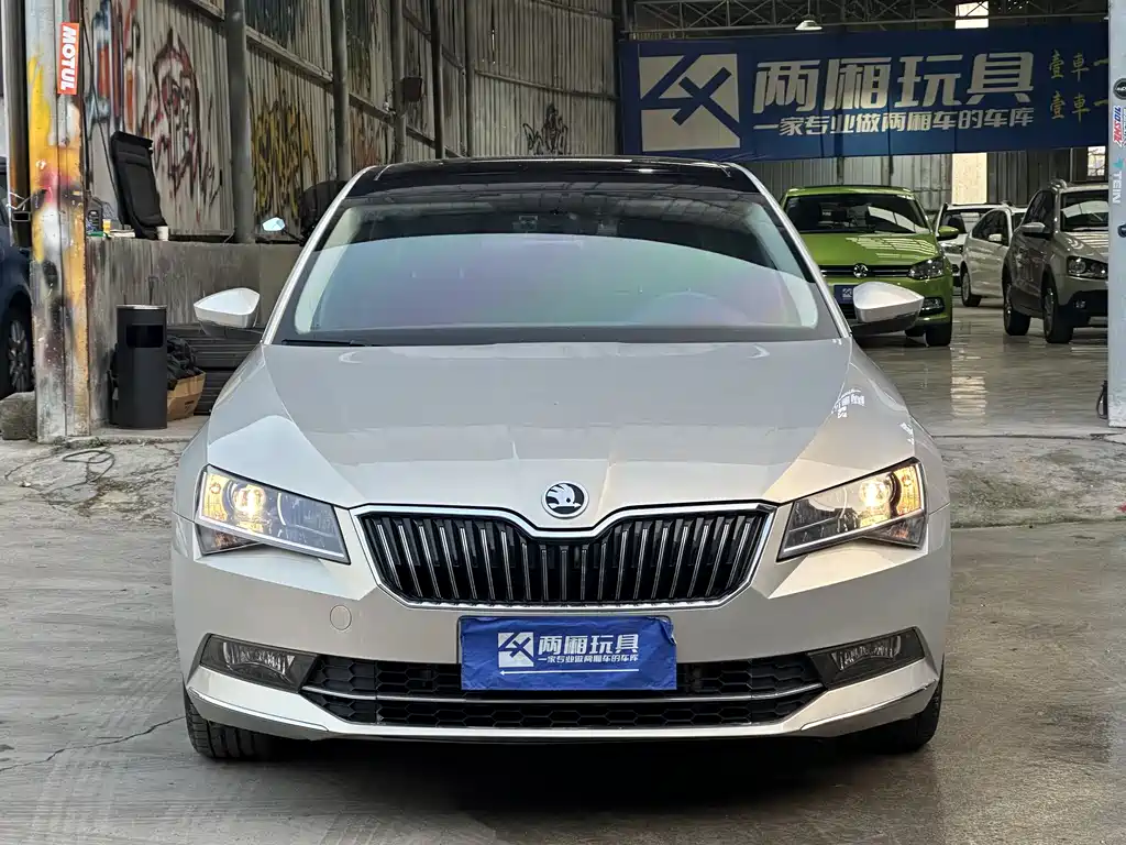 Skoda Superb 2019 — фото 2