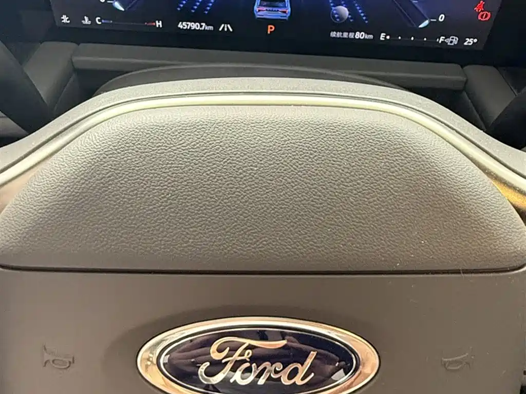 Ford Edge 2023 — фото 6