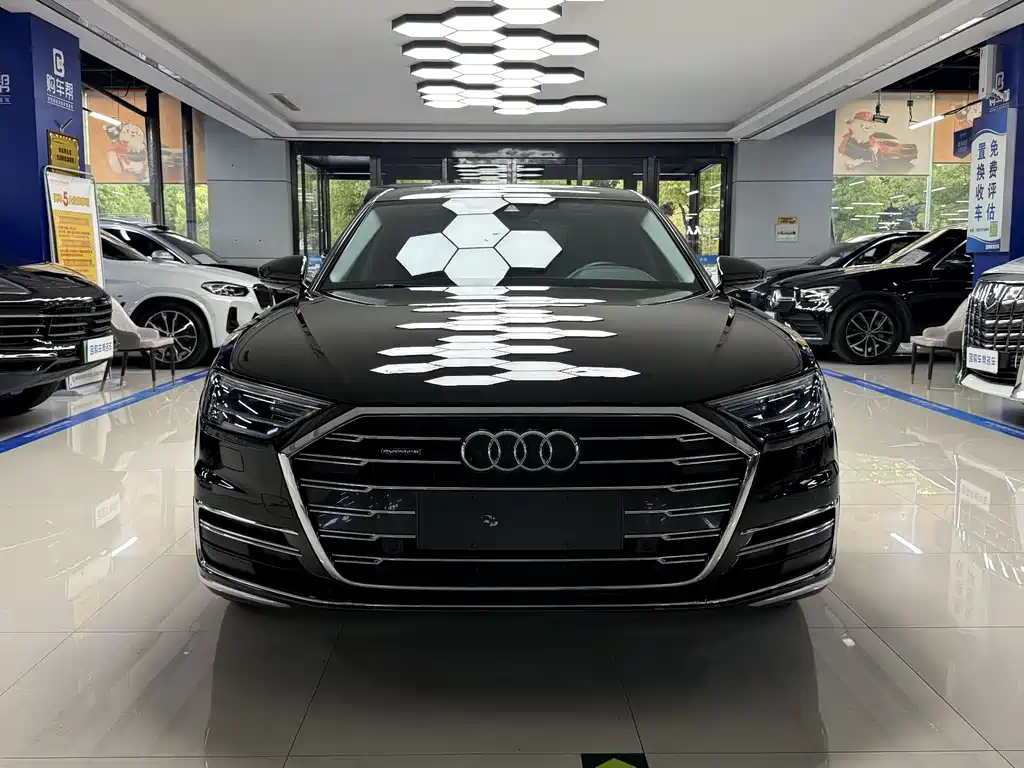 Audi A8 2022 — фото 2