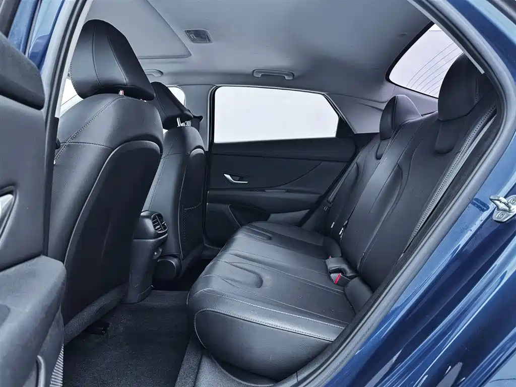 Hyundai Elantra 2022 — фото 21