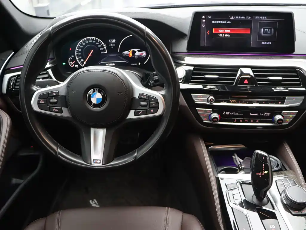 BMW 5 Series 2019 — фото 18