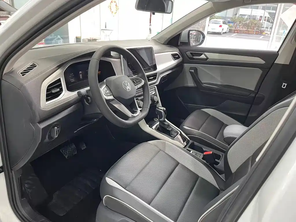Volkswagen T-Roc 2024