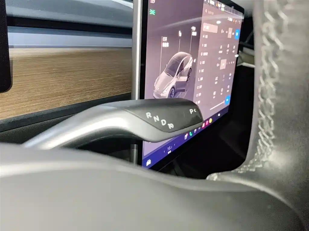 Tesla Model Y 2022 — фото 14