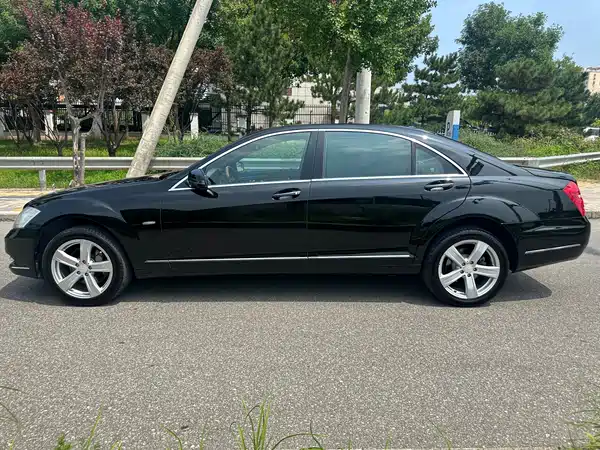 Mercedes-Benz S-Class 2012