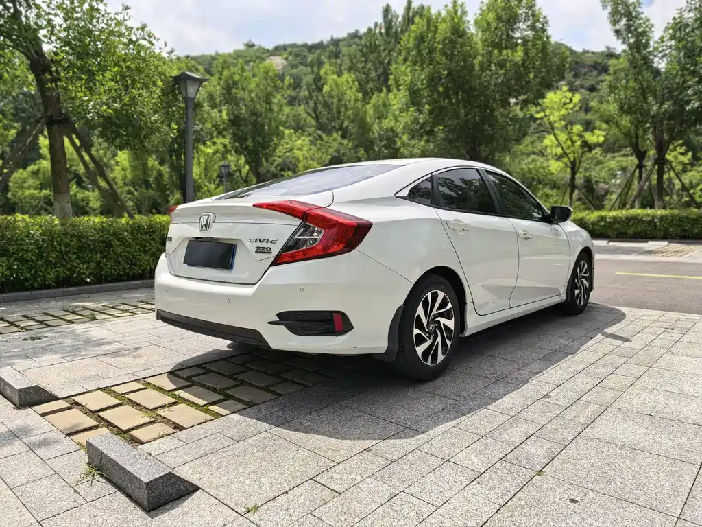 Honda Civic 2018 — фото 6