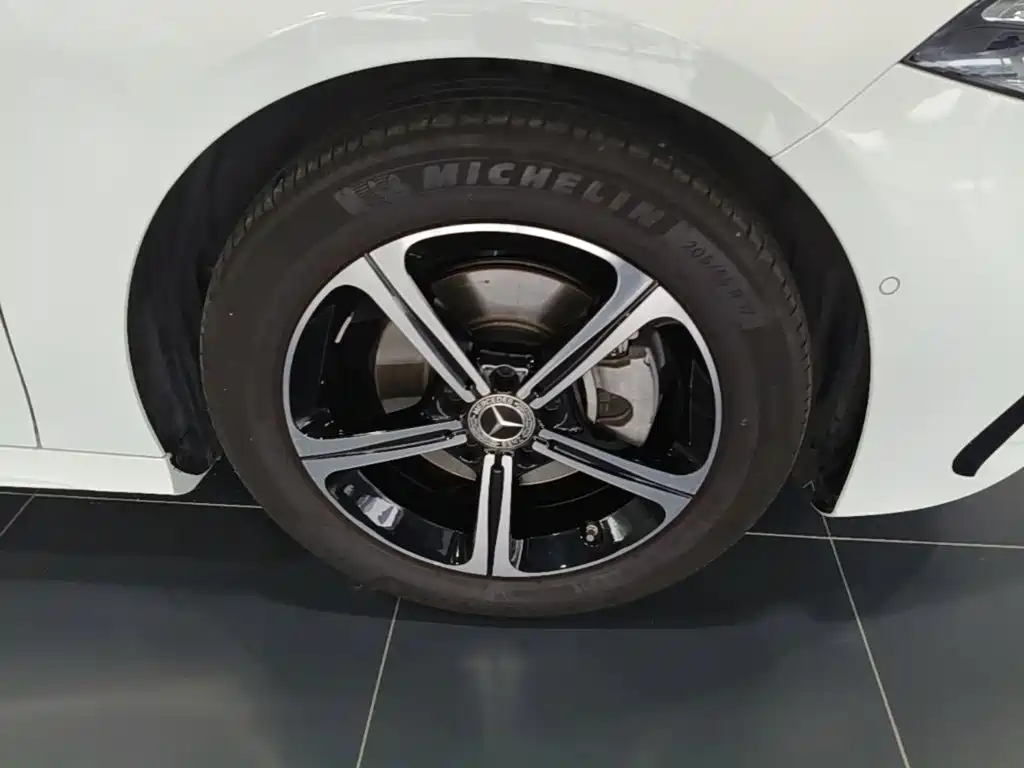 Mercedes-Benz A-Class 2024 — фото 12