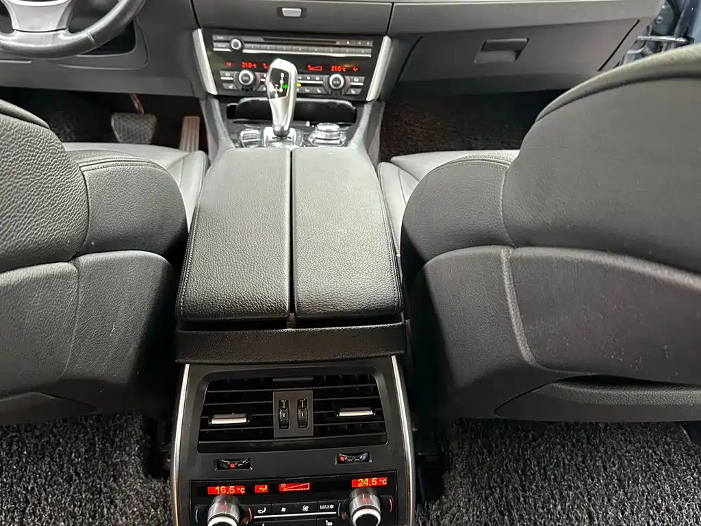 BMW 5 Series GT 2012 — фото 17