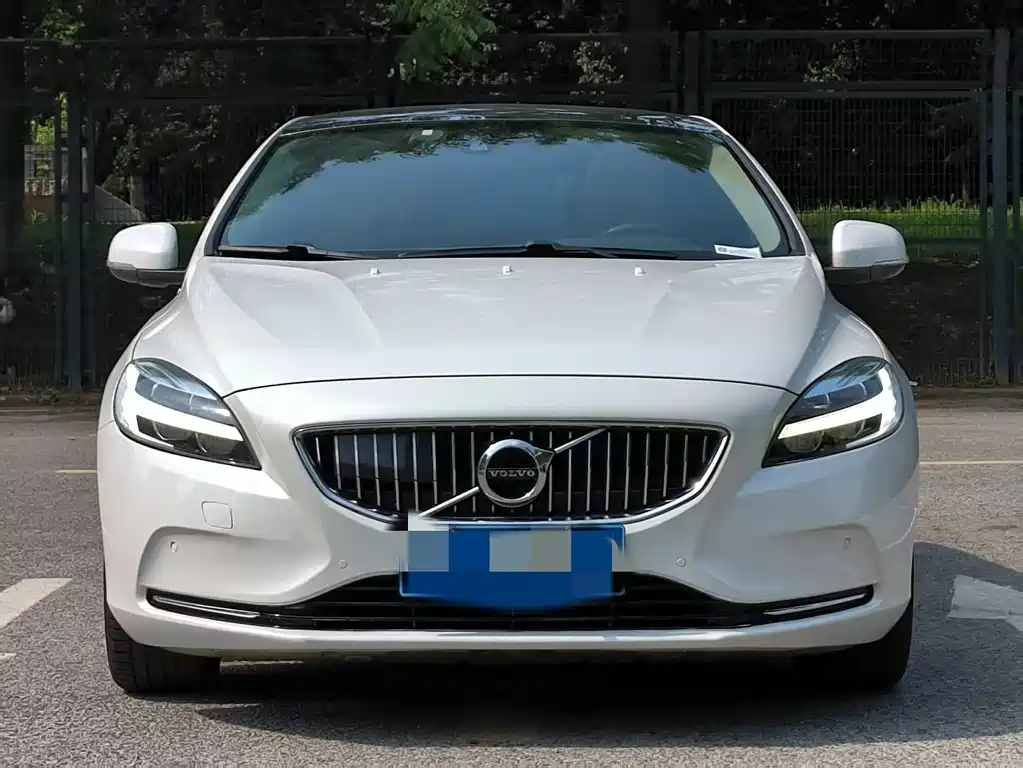 Volvo V40 2018 — фото 2