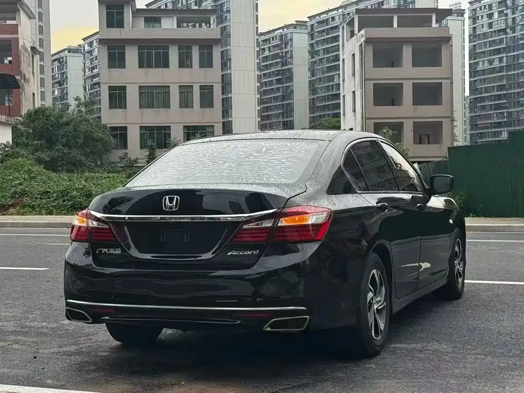 Honda Accord 2017 — фото 8