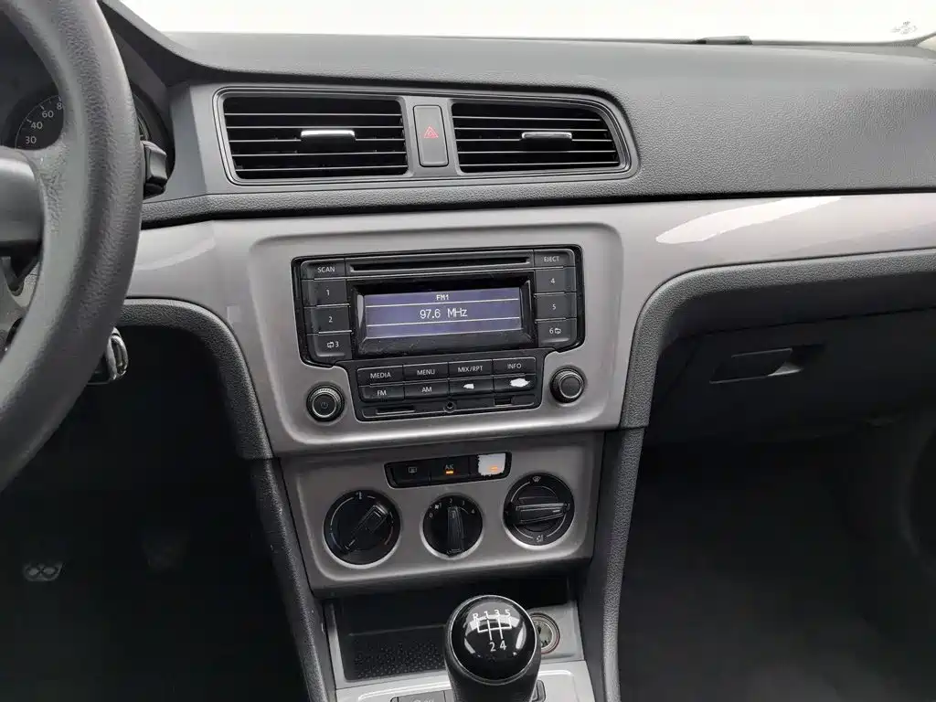 Volkswagen Lavida 2015 — фото 12