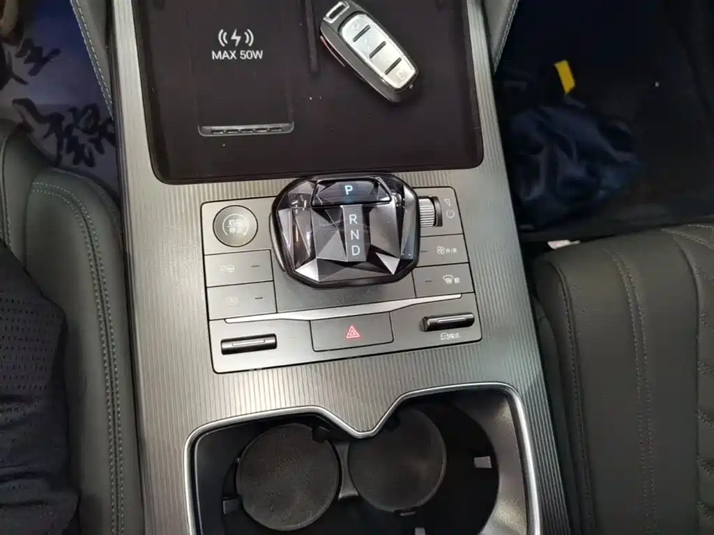 BYD L DM-i 2025 — фото 14