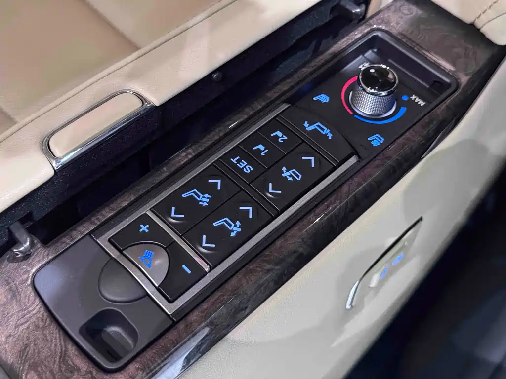 Toyota Alphard 2021 — фото 17