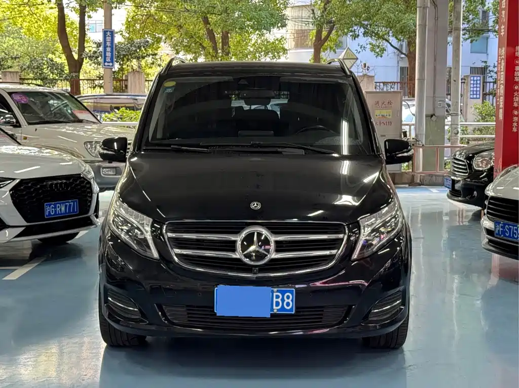 Mercedes-Benz V-Class 2018 — фото 1