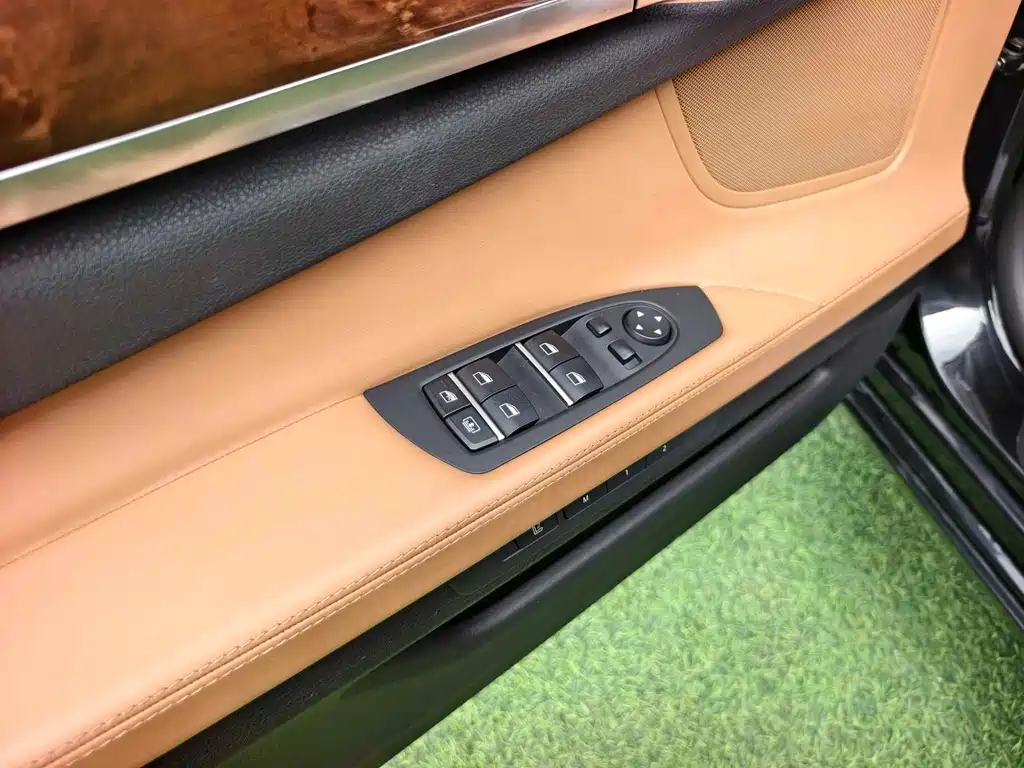 BMW 7 Series 2013 — фото 11