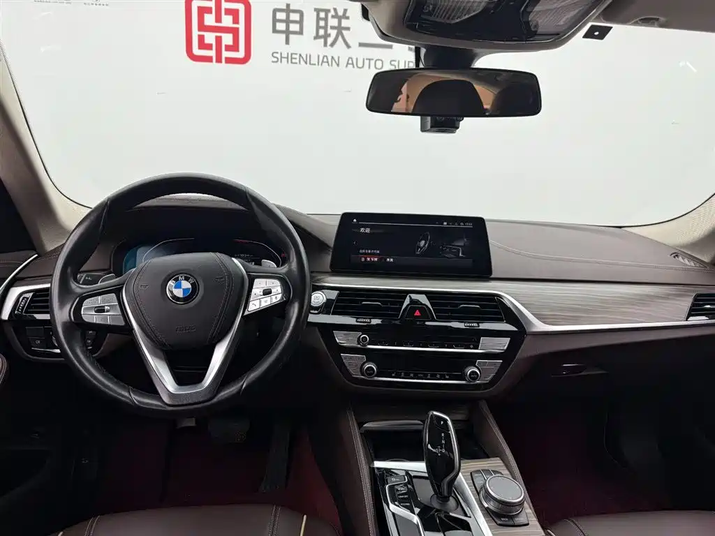 BMW 5 Series 2019 — фото 12