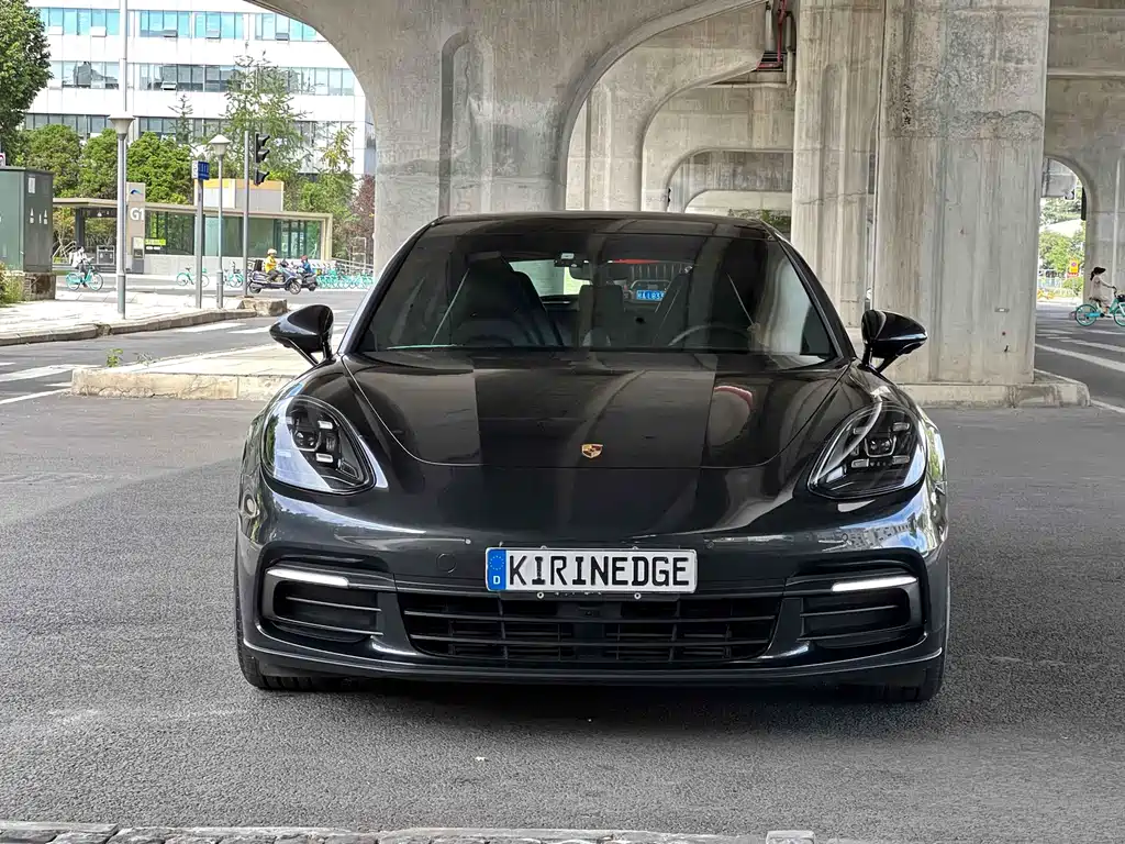 Porsche Panamera 2018 — фото 30