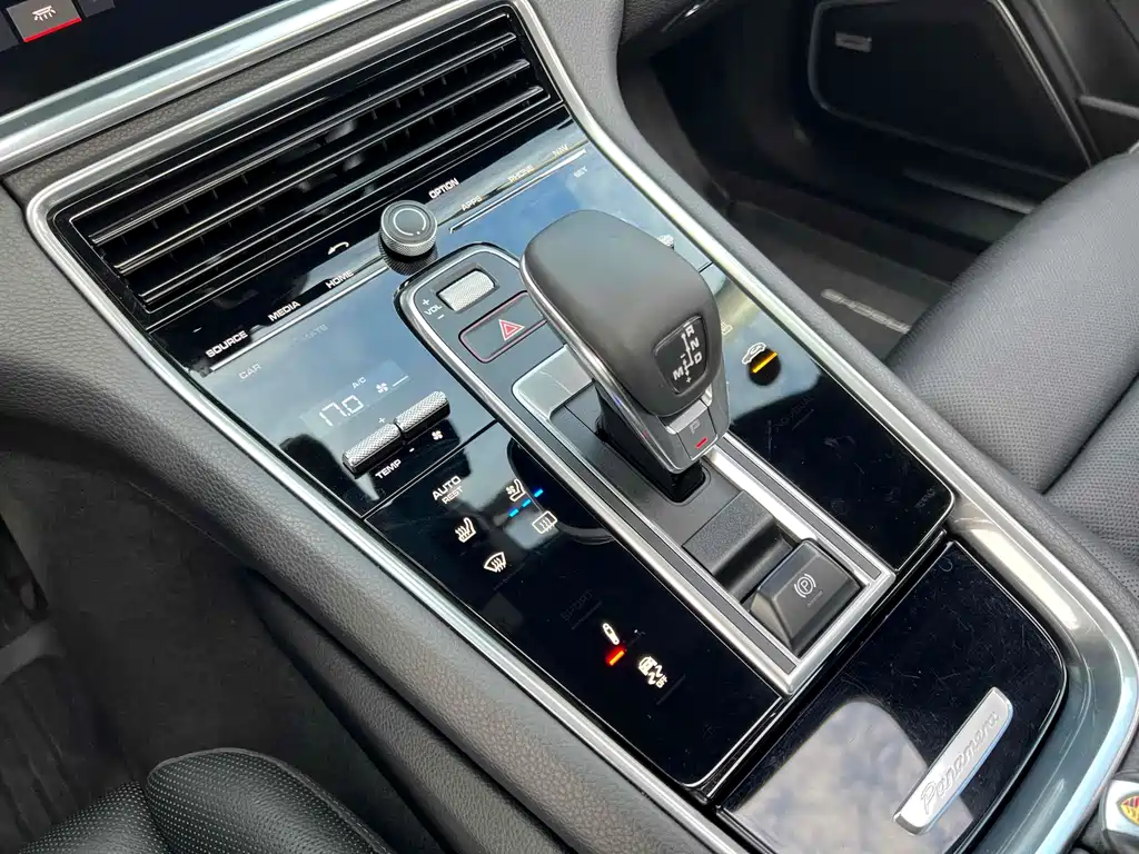Porsche Panamera 2018 — фото 10