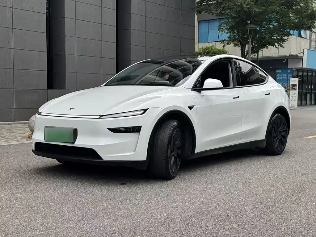 Tesla Model Y 2025