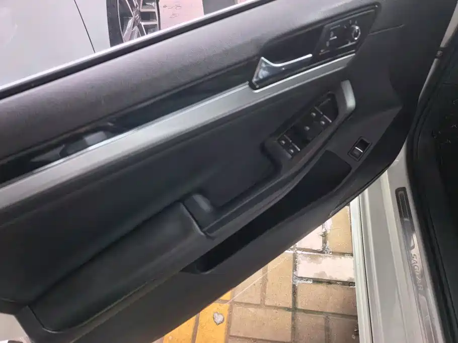 Volkswagen Sagitar 2018