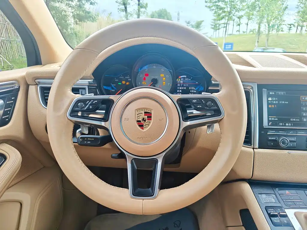 Porsche Macan 2015 — фото 18