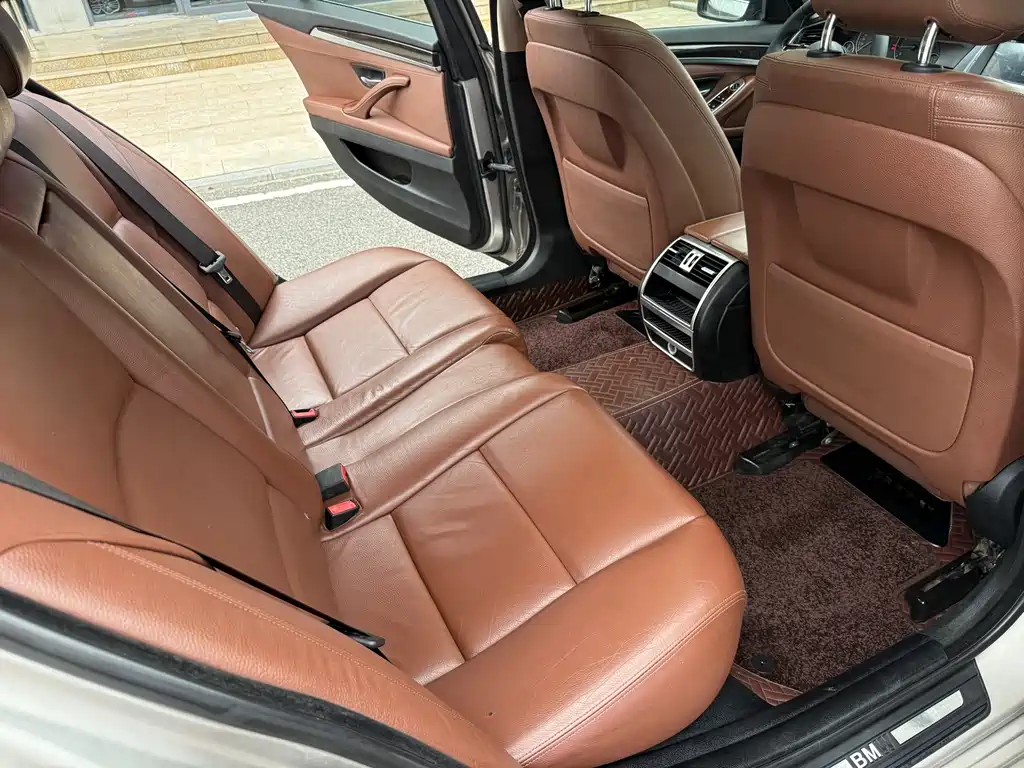 BMW 5 Series 2015 — фото 14
