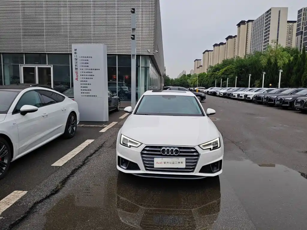 Audi A4L 2018 — фото 1