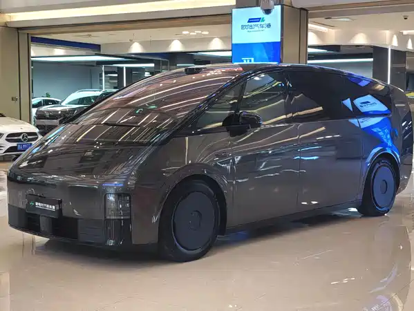Li Auto MEGA 2025