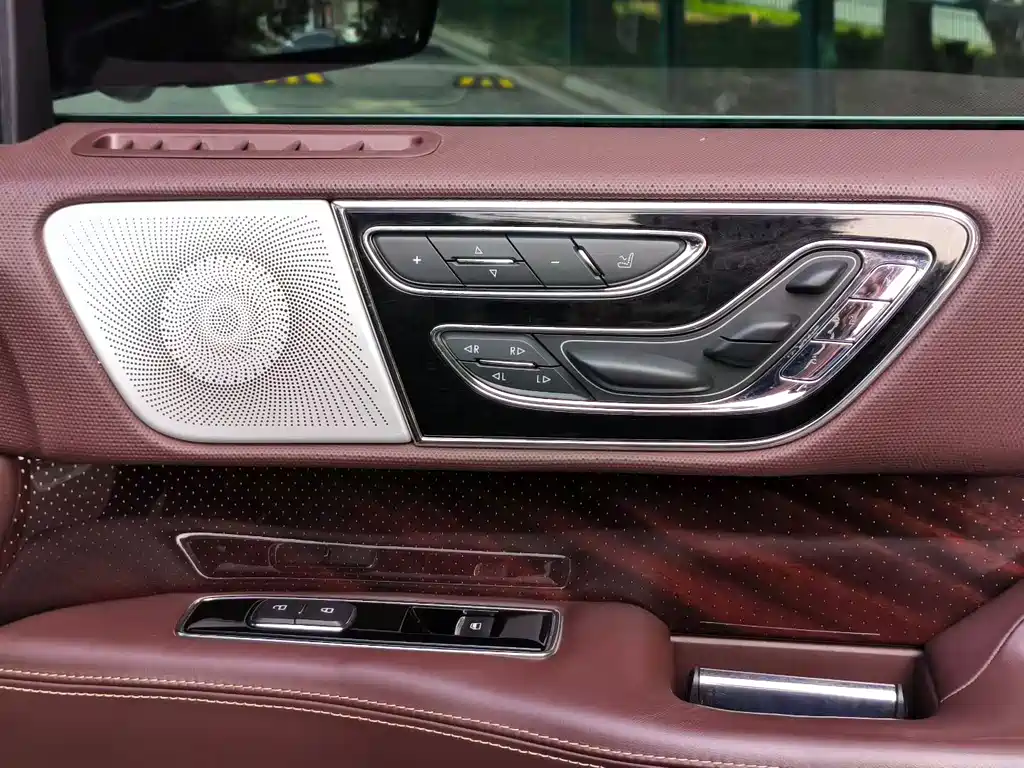 Lincoln Navigator 2021 — фото 4