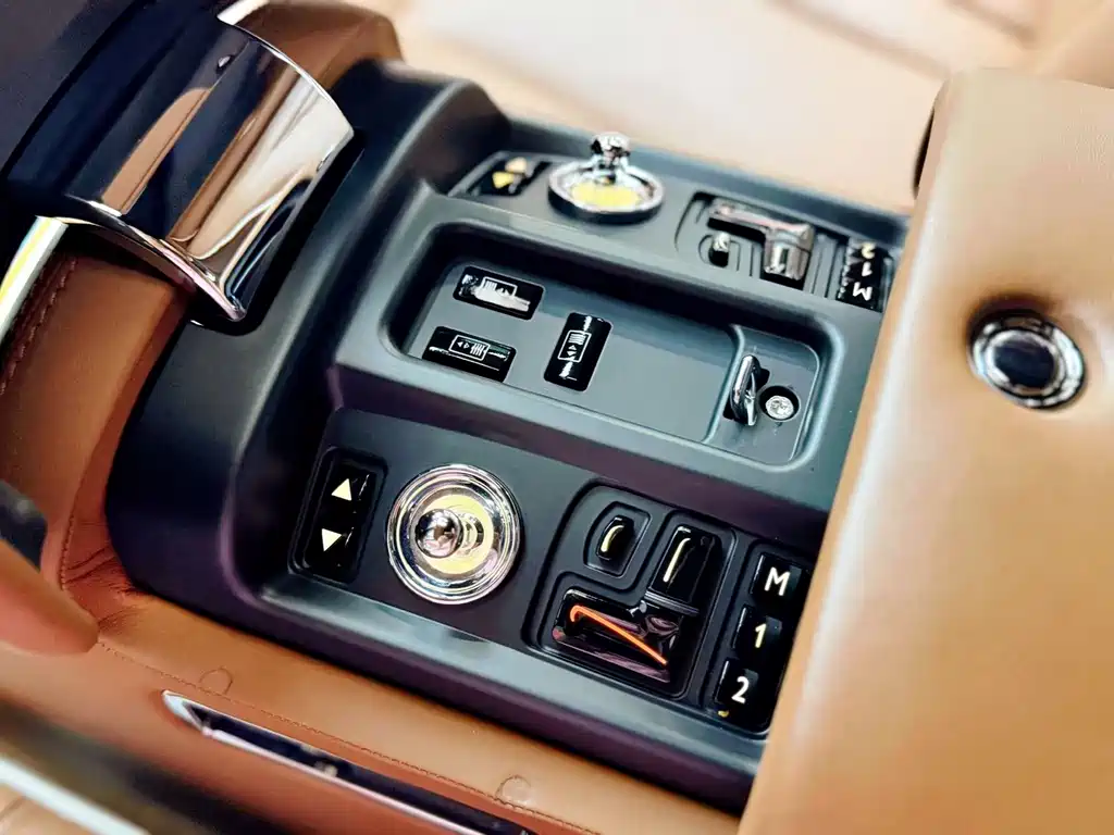 Rolls-Royce Phantom 2016 — фото 19