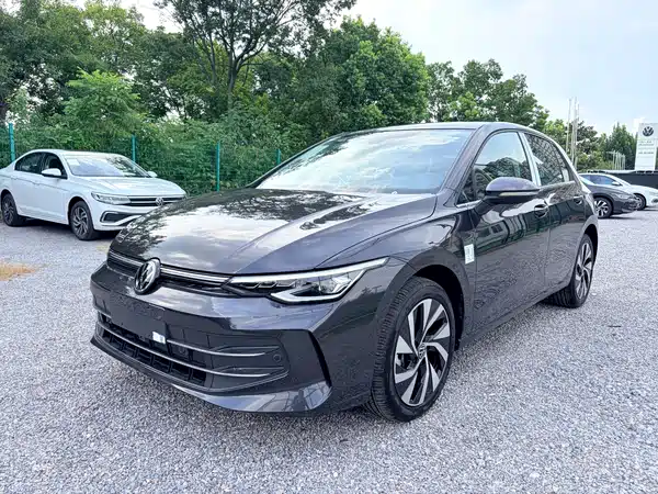 Volkswagen Golf 2025