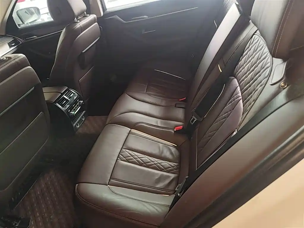 BMW 5 Series New Energy 2019 — фото 17