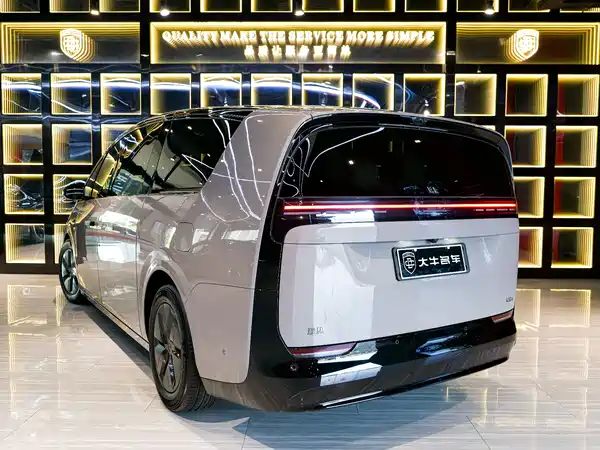 Li Auto MEGA 2024