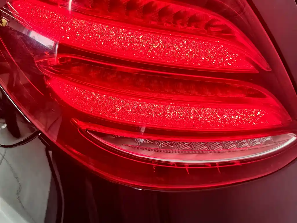 Mercedes-Benz E-Class 2017 — фото 20