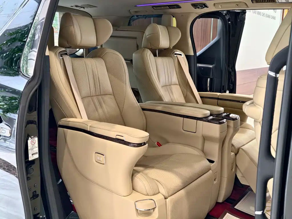 Toyota Alphard 2018 — фото 9