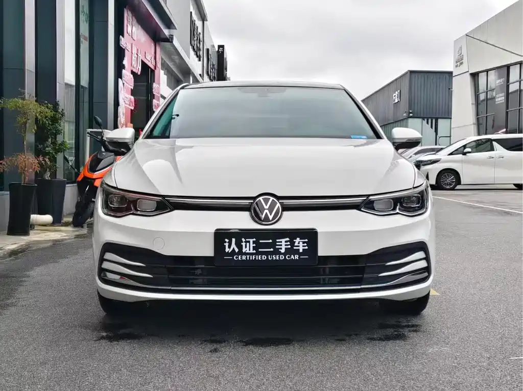 Volkswagen Golf 2025