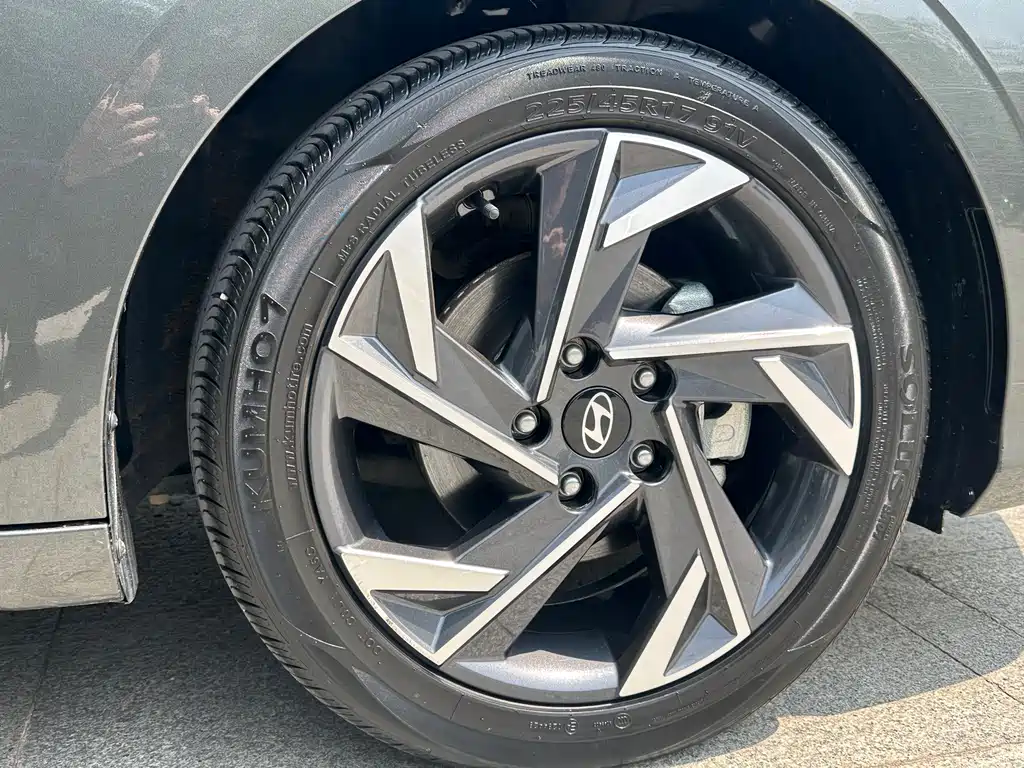 Hyundai Elantra 2023 — фото 20