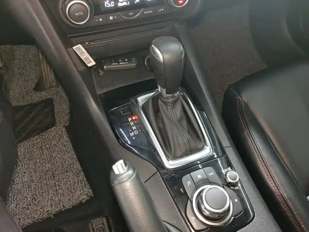 Mazda 3 Axela 2015 — фото 10
