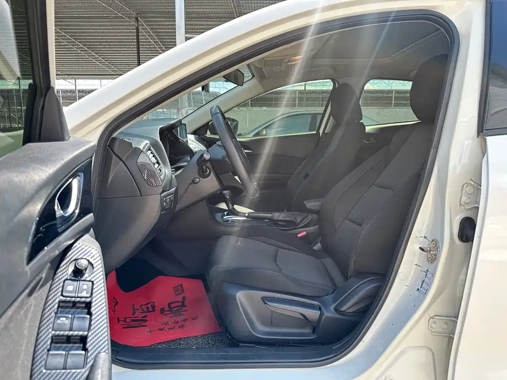 Mazda 3 Axela 2015 — фото 4