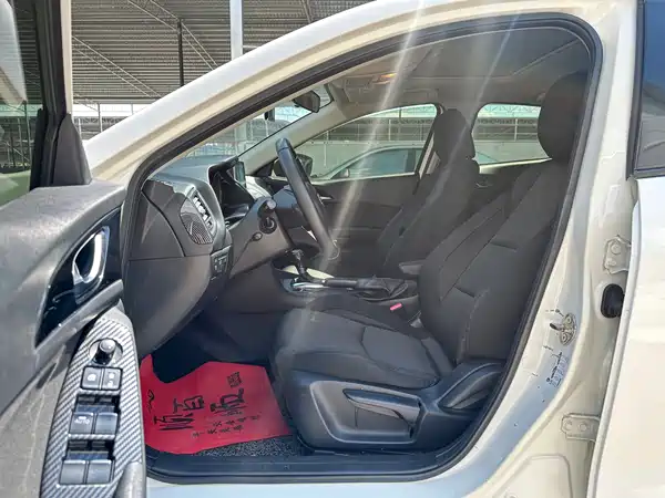 Mazda 3 Axela 2015