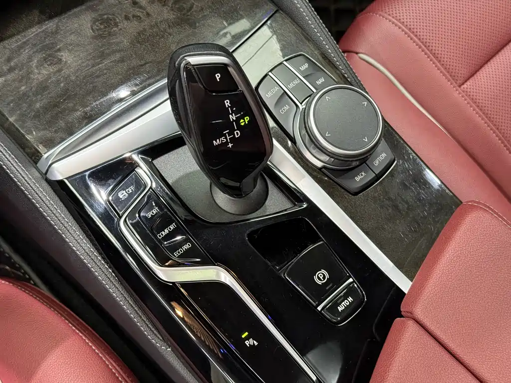 BMW 5 Series 2021 — фото 13