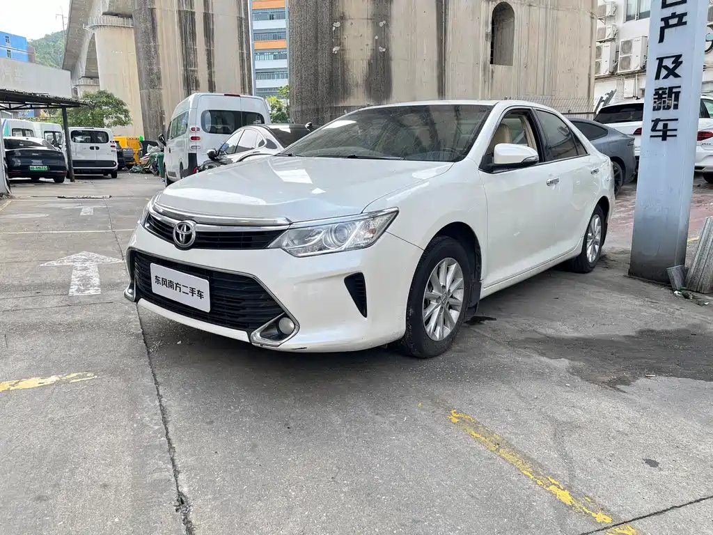 Toyota Camry 2017 — фото 1