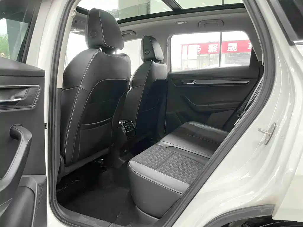 Skoda Karoq 2021 — фото 10