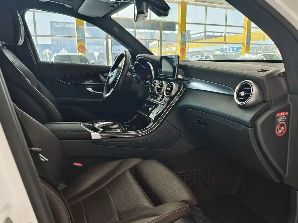 Mercedes-Benz GLC 2017 — фото 13