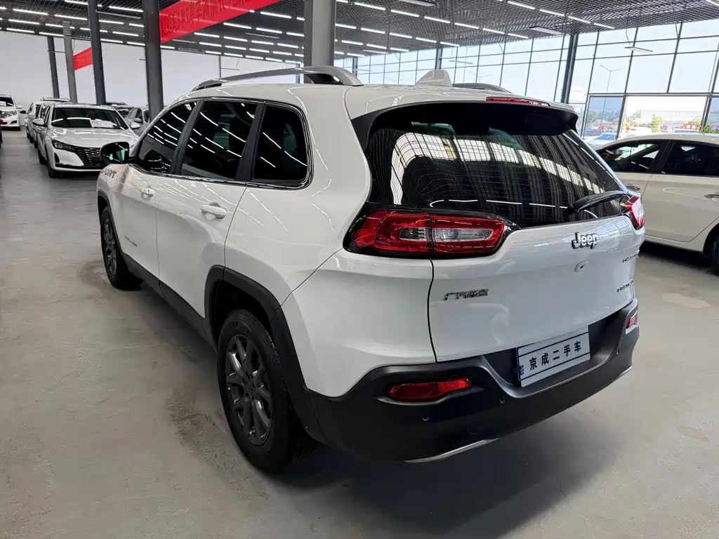 Jeep Cherokee 2020 — фото 16