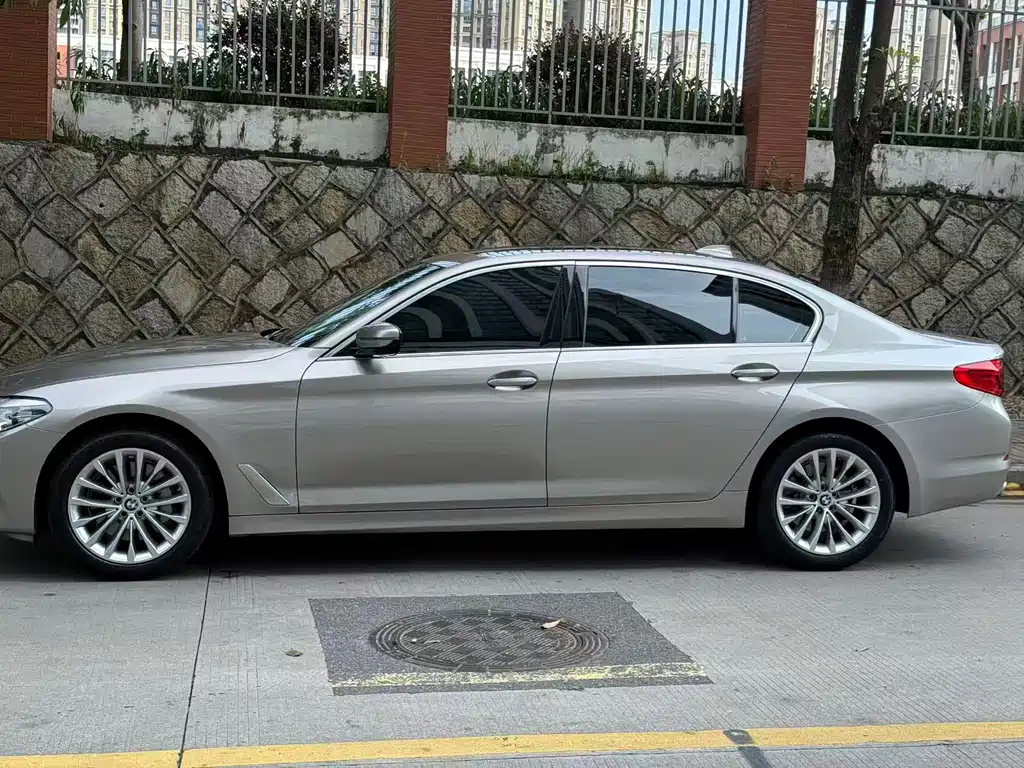 BMW 5 Series 2019 — фото 3