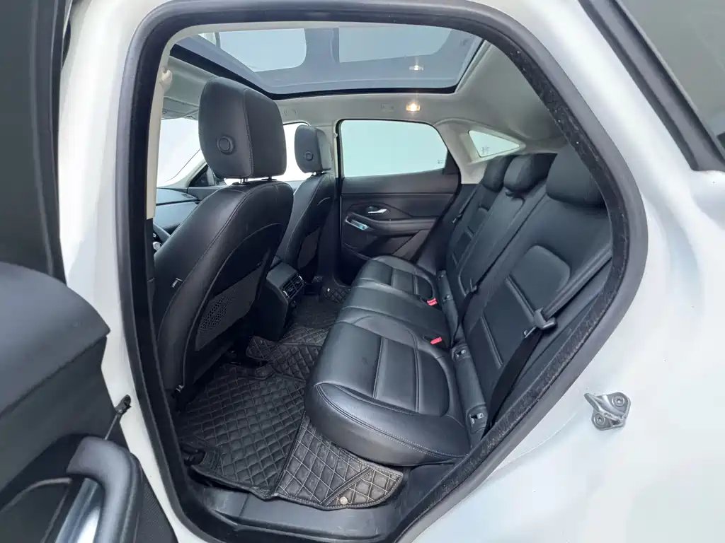 Jaguar E-PACE 2021 — фото 17