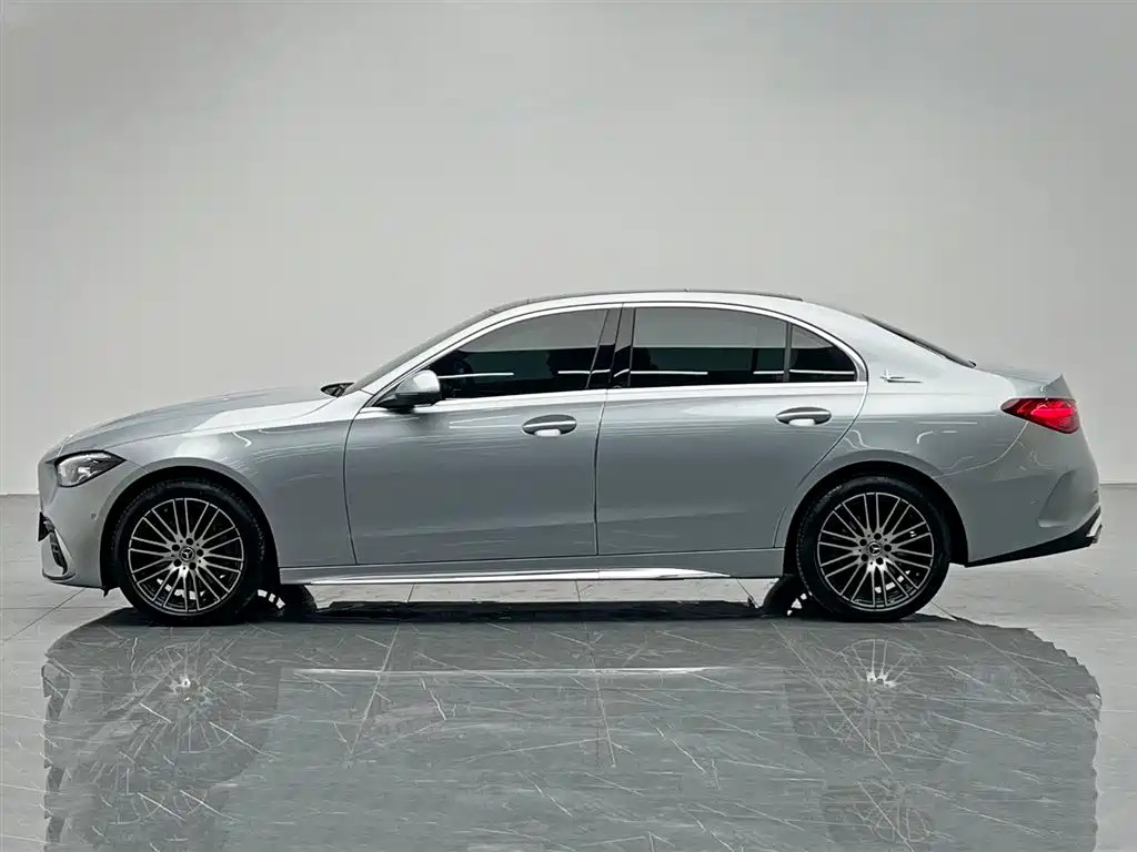 Mercedes-Benz C-Class 2024 — фото 3