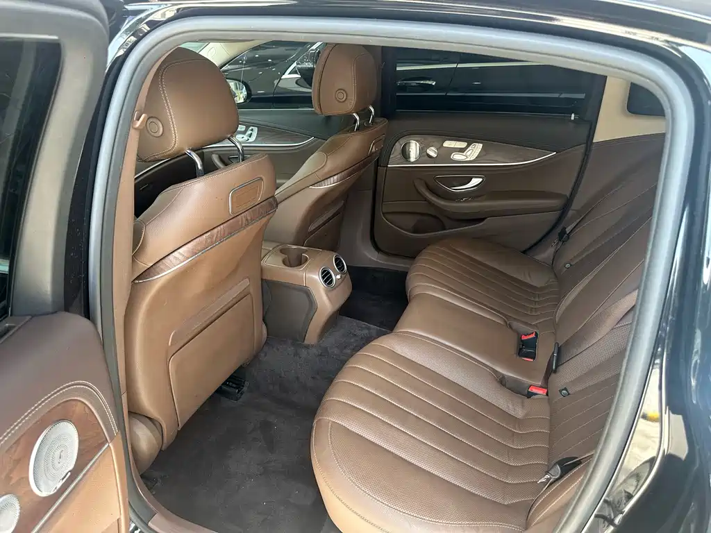 Mercedes-Benz E-Class 2020 — фото 9