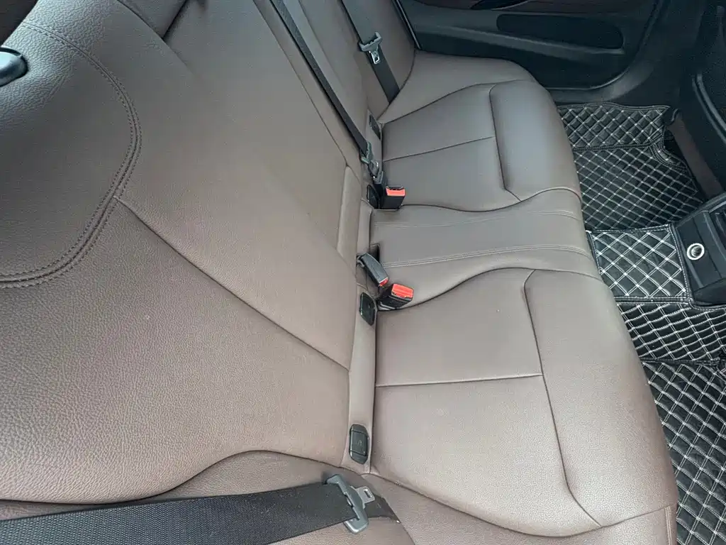 BMW 3 Series 2019 — фото 11